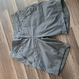 Te Verde Olive green active shorts